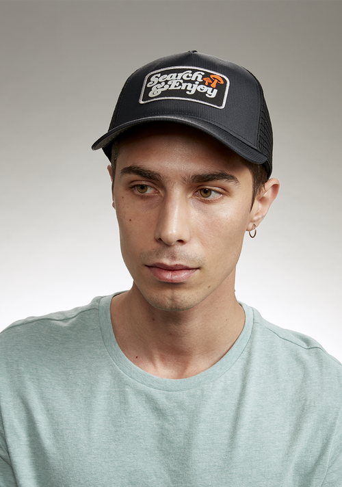 Searchin Trucker - Black / Black